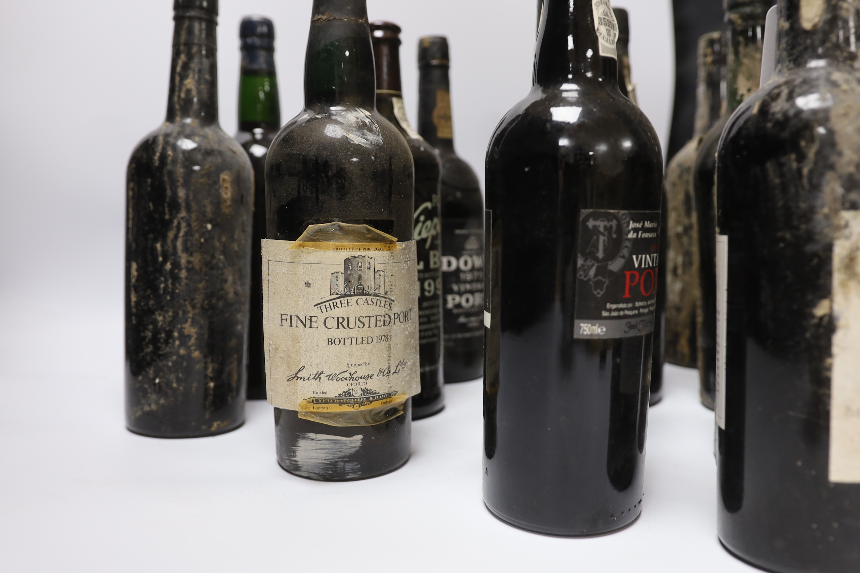 Thirteen various bottles of port, including a bottle of Dow’s 1975 vintage port